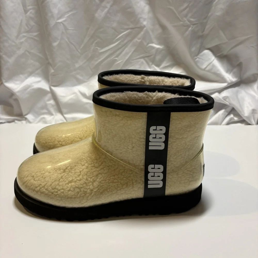 UGG Classic Clear Mini Kid‎ Size 6 Natural/Black Warm Waterproof 1112386K Modern